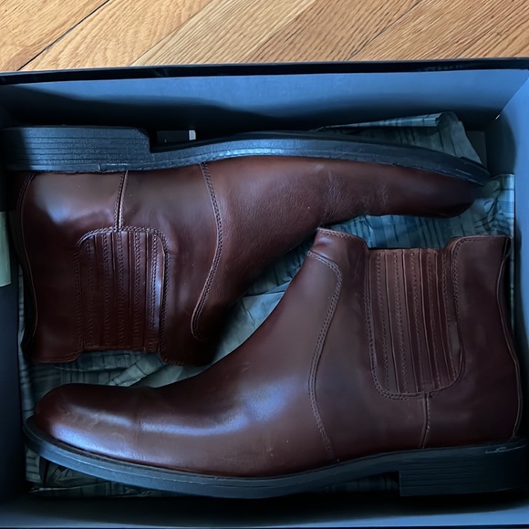 Johnston & Murphy XC4 Tan Chukka Boots - Picture 2 of 4